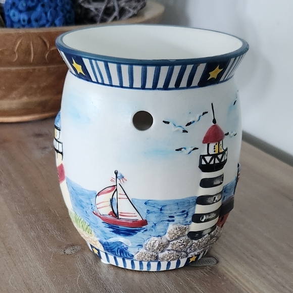 🕯️ Yankee Candle Lighthouse Wax Warmer – Nautical Ceramic, 3D Design - Picture 6 of 15